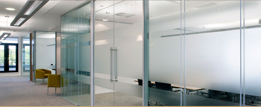 Diseño e Instalación de Puertas de Cristal Templado en Puebla